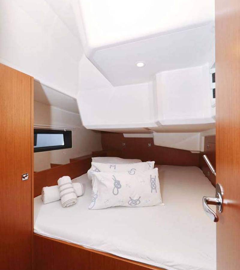 Bavaria C42 Style, Antares | Noleggio di Yacht Croazia
