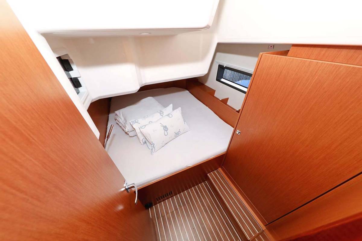Bavaria C42 Style, Antares | Noleggio di Yacht Croazia
