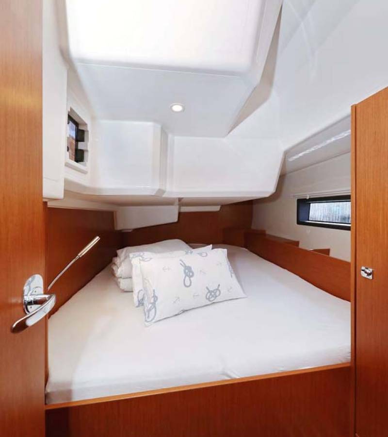 Bavaria C42 Style, Antares | Noleggio di Yacht Croazia