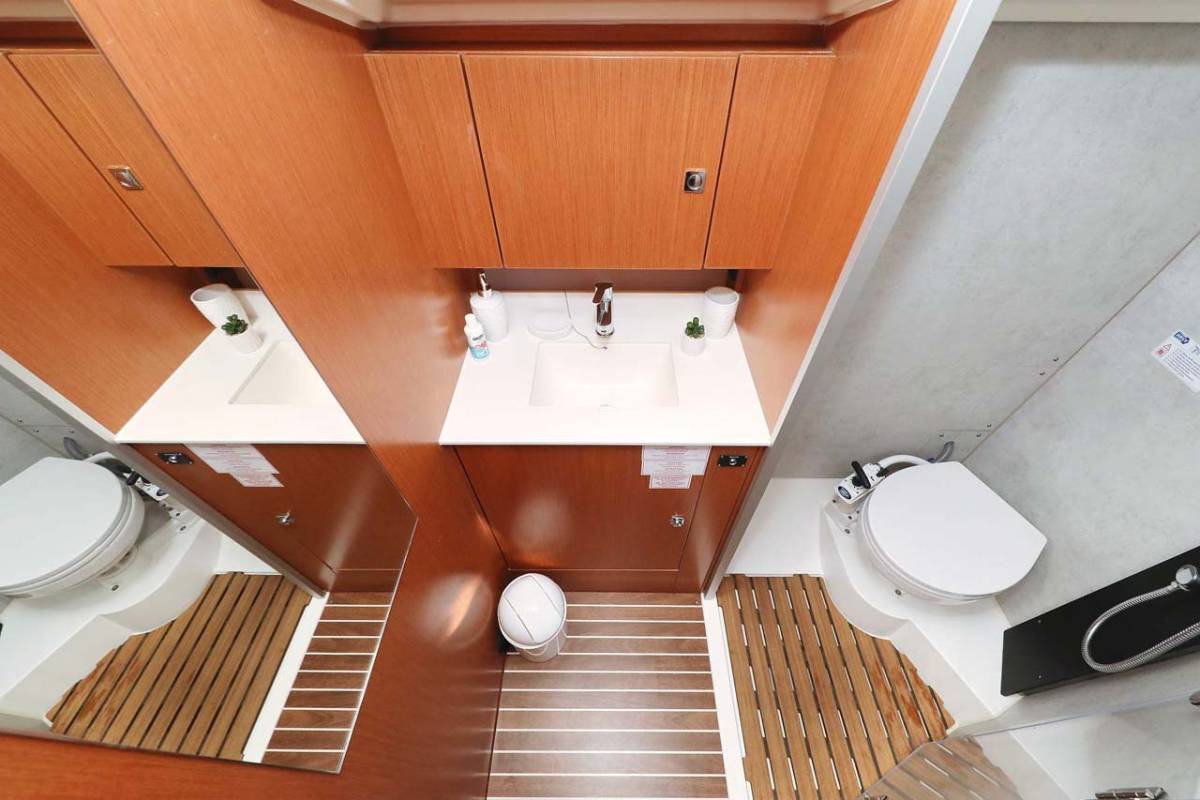 Bavaria C42 Style, Antares | Noleggio di Yacht Croazia
