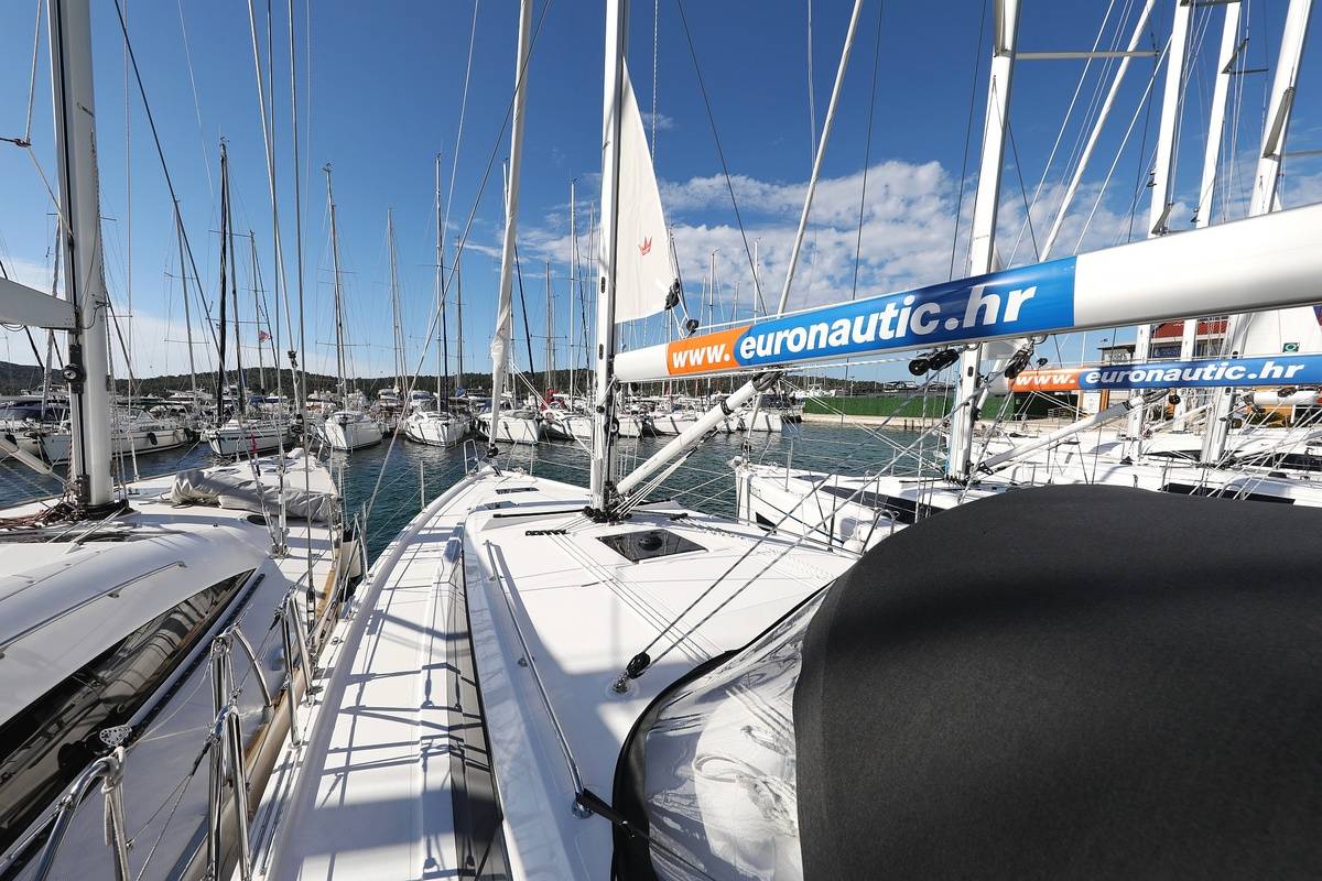 Bavaria C42, SeaTime | Noleggio di Yacht Croazia