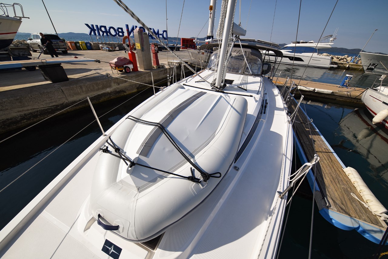 Bavaria C42, Dna | Yachtcharter Kroatien