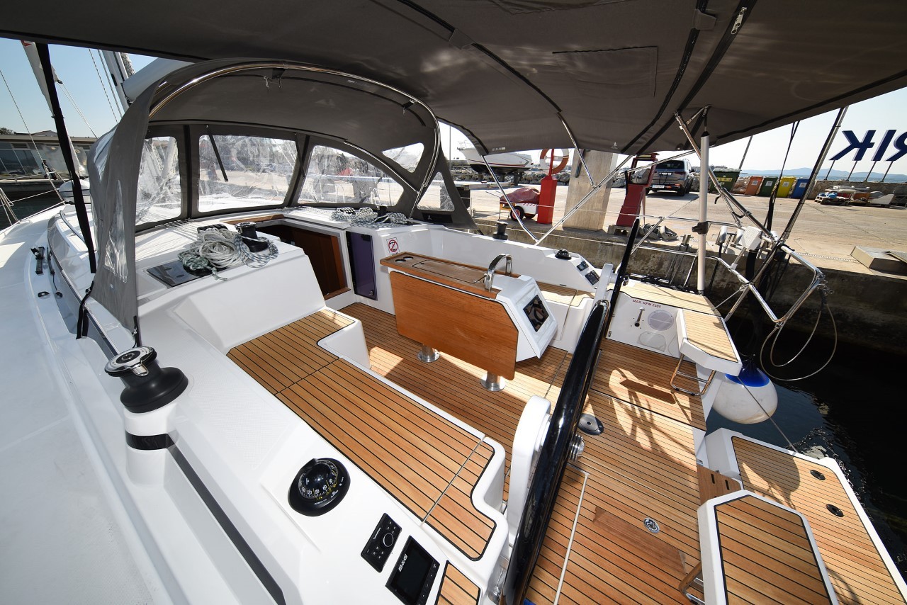Bavaria C42, Dna | Yachtcharter Kroatien