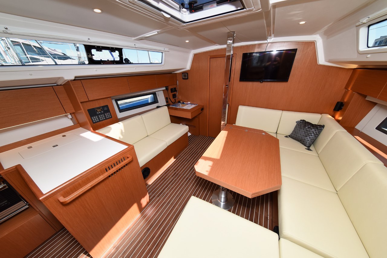 Bavaria C42, Dna | Yachtcharter Kroatien