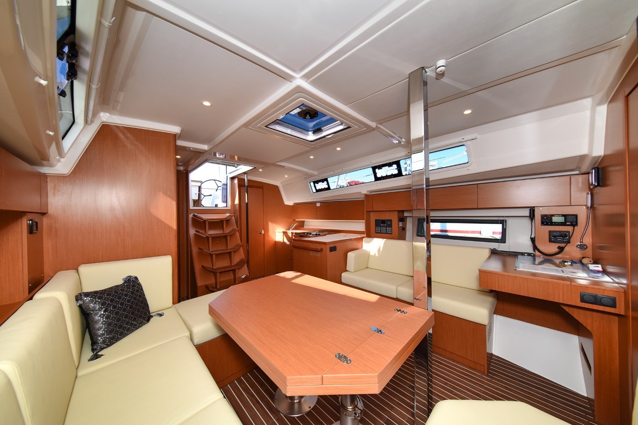 Bavaria C42, Dna | Yachtcharter Kroatien