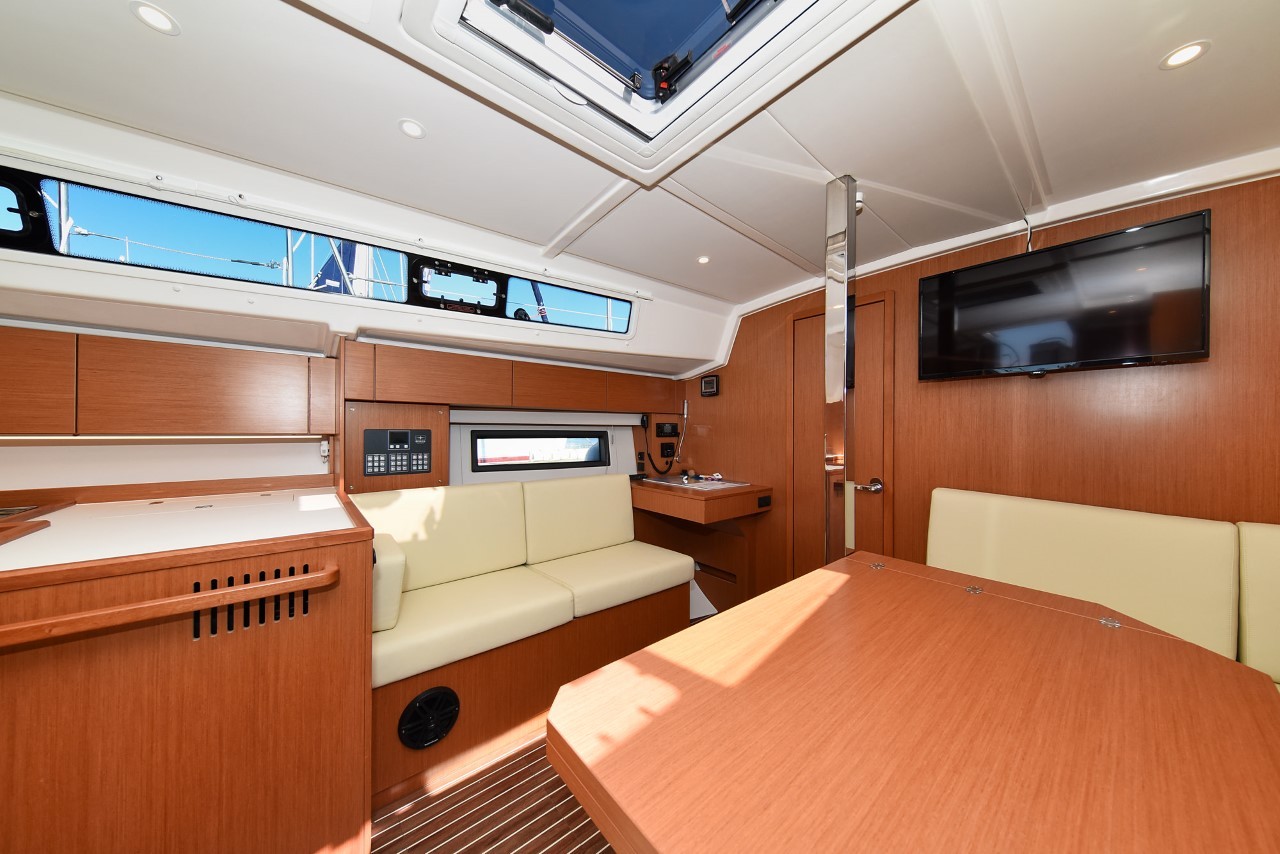 Bavaria C42, Dna | Yachtcharter Kroatien