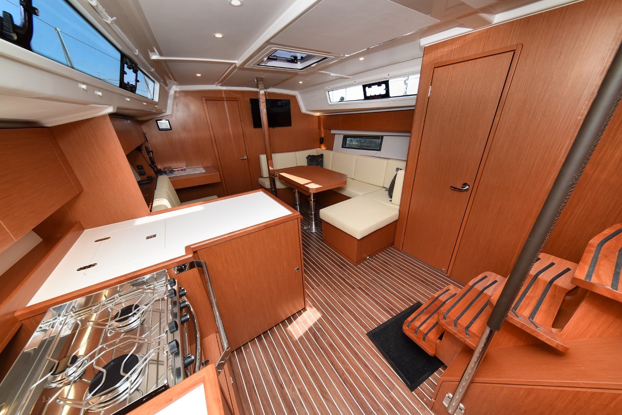 Bavaria C42, Dna | Yachtcharter Kroatien