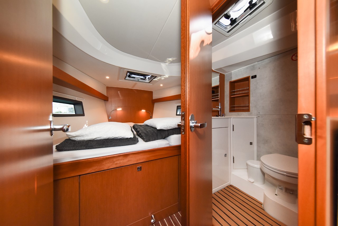 Bavaria C42, Dna | Yachtcharter Kroatien