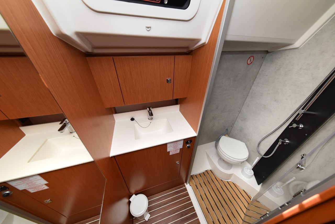 Bavaria C42, Dna | Yachtcharter Kroatien