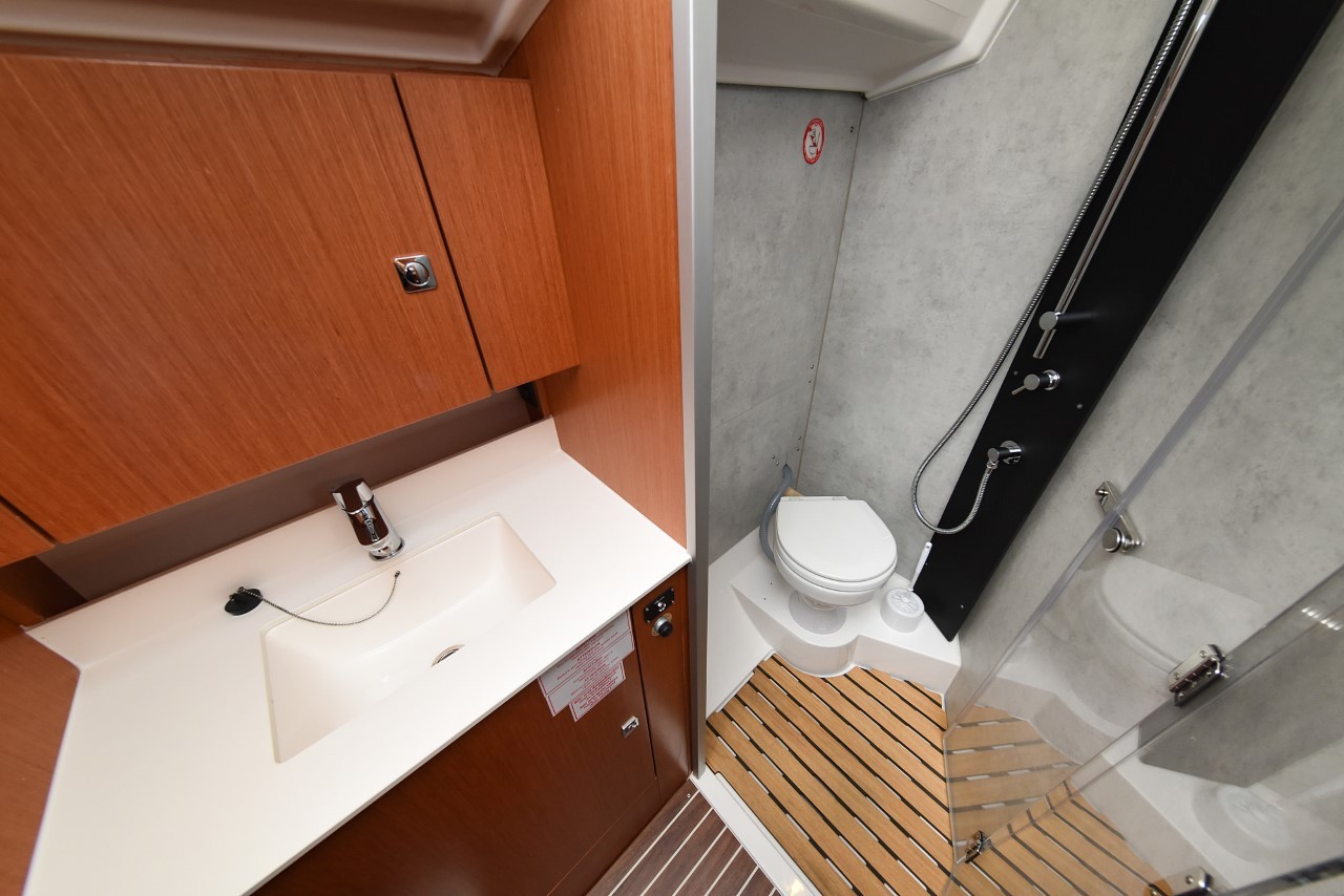 Bavaria C42, Dna | Yachtcharter Kroatien