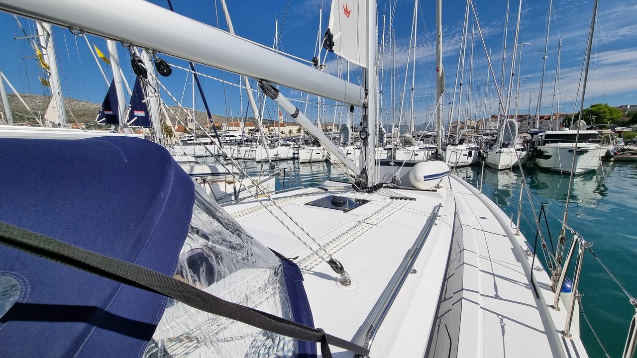Bavaria C42, Quick Point | Yacht Charter Croatia