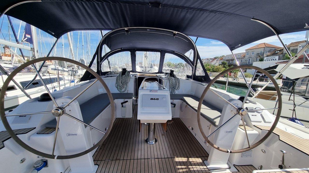Bavaria C42, Quick Point | Yacht Charter Croatia