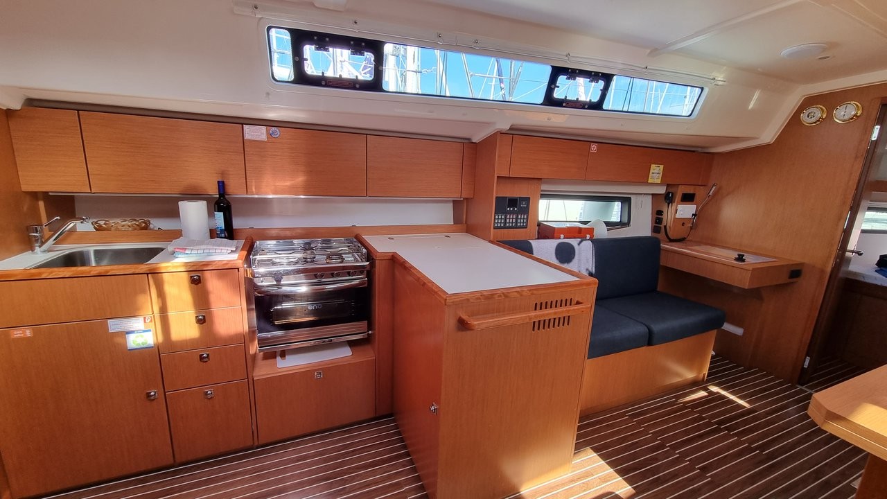 Bavaria C42, Quick Point | Yacht Charter Croatia