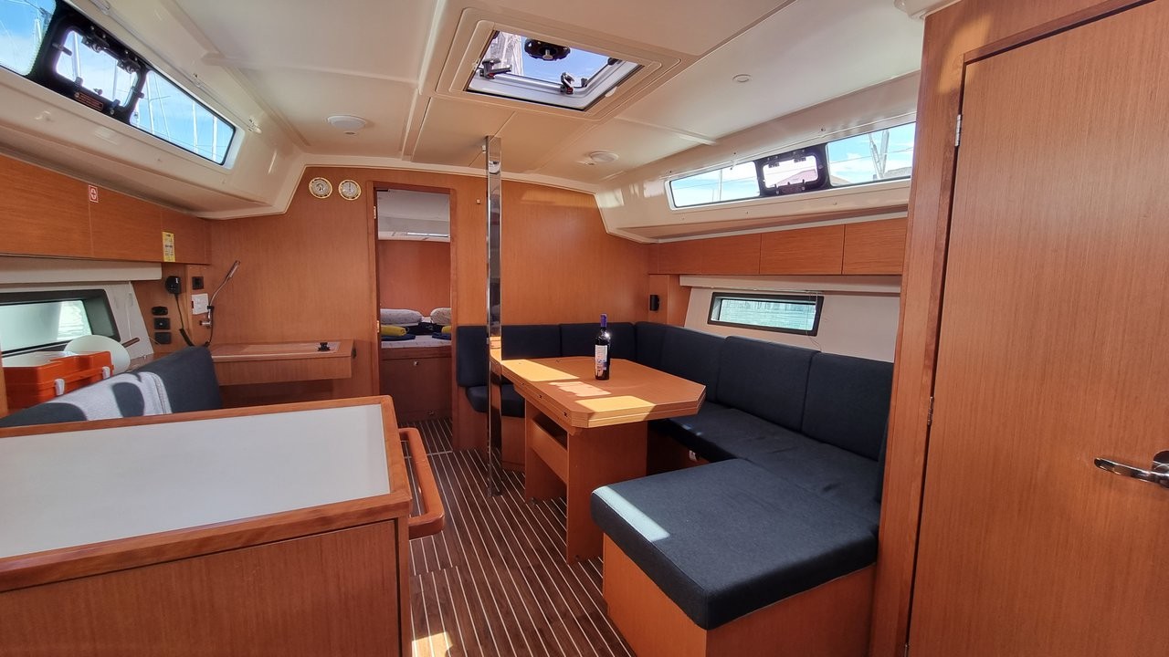 Bavaria C42, Quick Point | Yacht Charter Croatia