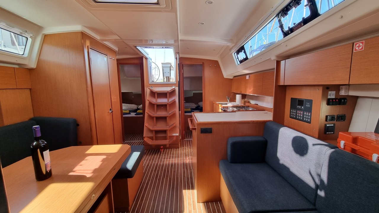 Bavaria C42, Quick Point | Yacht Charter Croatia