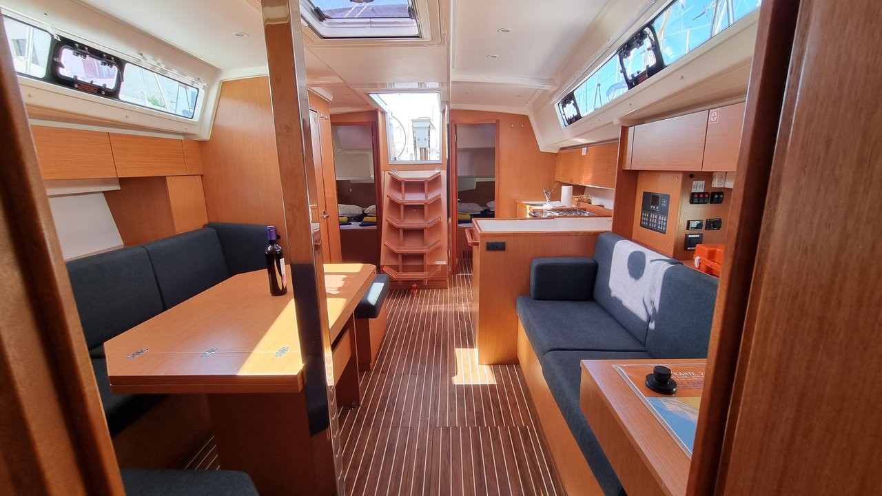 Bavaria C42, Quick Point | Yacht Charter Croatia