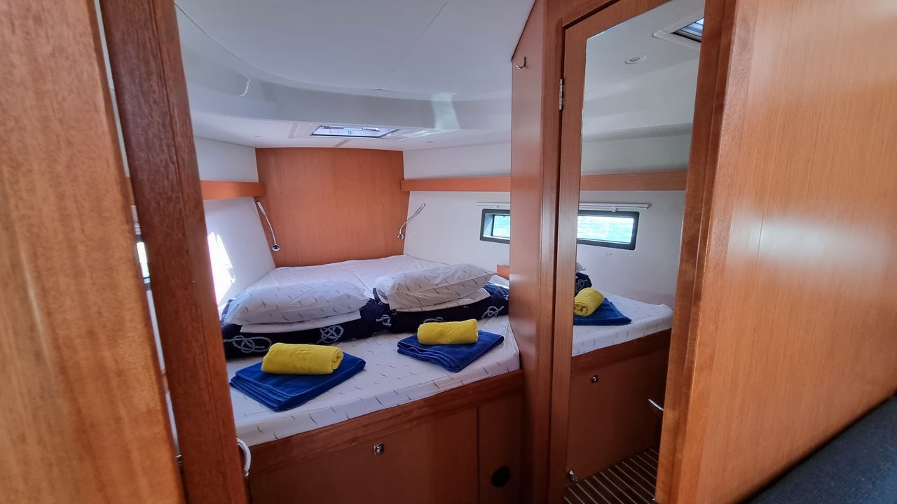 Bavaria C42, Quick Point | Yacht Charter Croatia