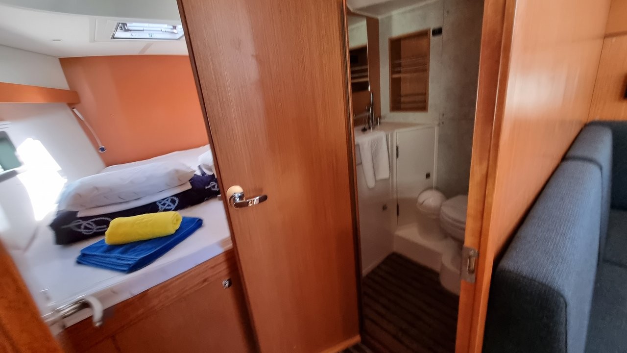 Bavaria C42, Quick Point | Yacht Charter Croatia