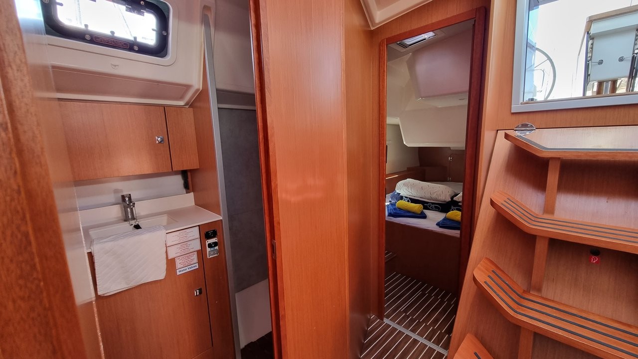 Bavaria C42, Quick Point | Yacht Charter Croatia