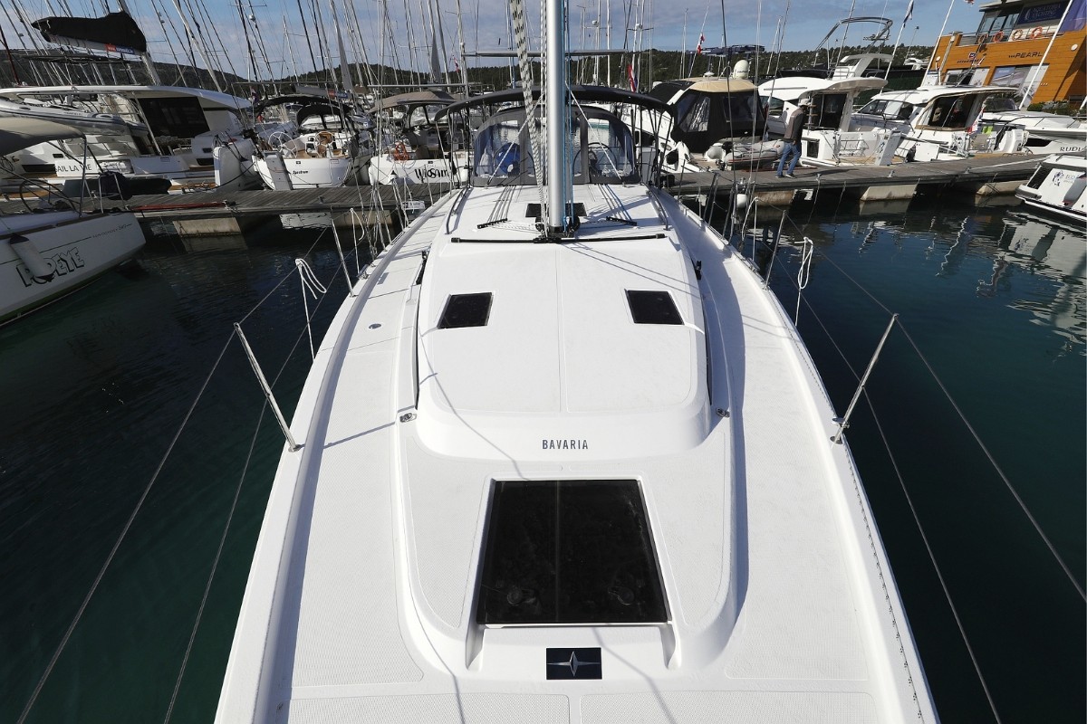 Bavaria C42, Summertime | Noleggio di Yacht Croazia