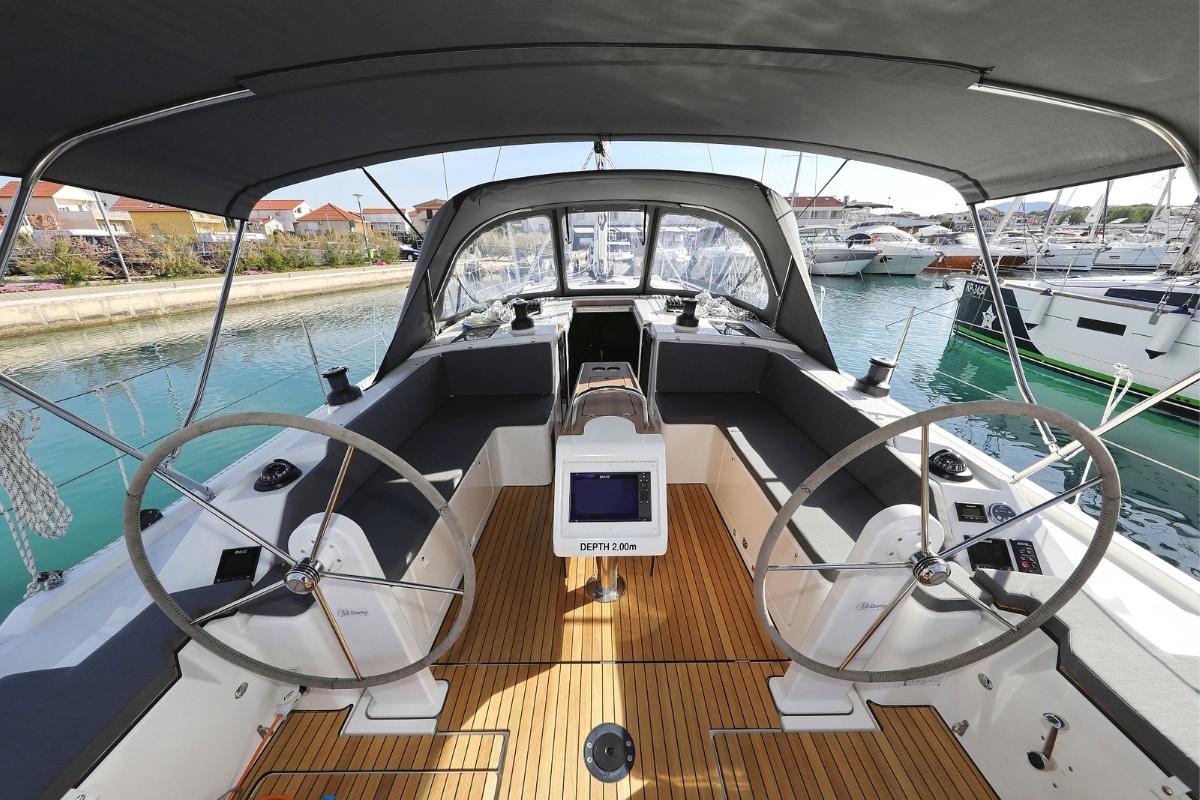 Bavaria C42, Summertime | Noleggio di Yacht Croazia