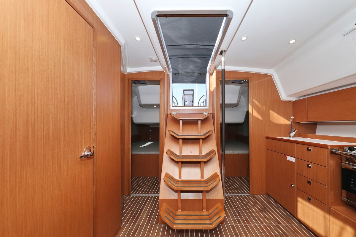 Bavaria C42, Summertime | Noleggio di Yacht Croazia