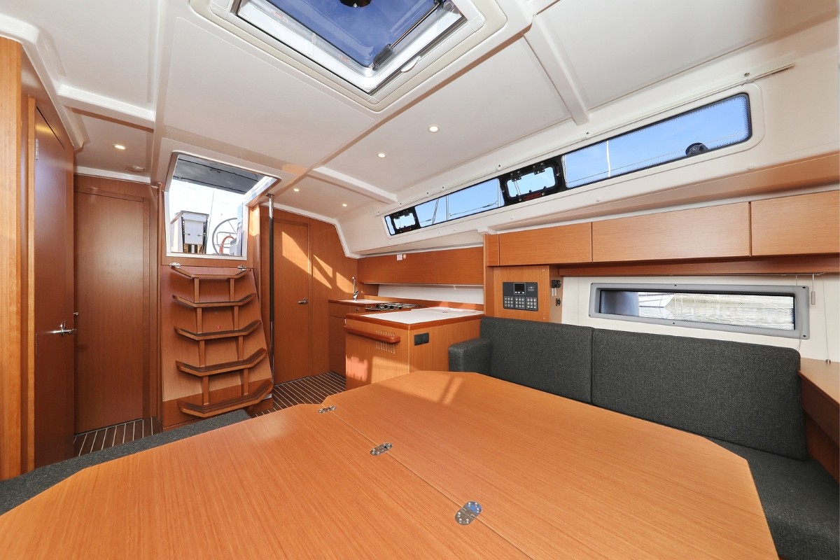 Bavaria C42, Summertime | Noleggio di Yacht Croazia