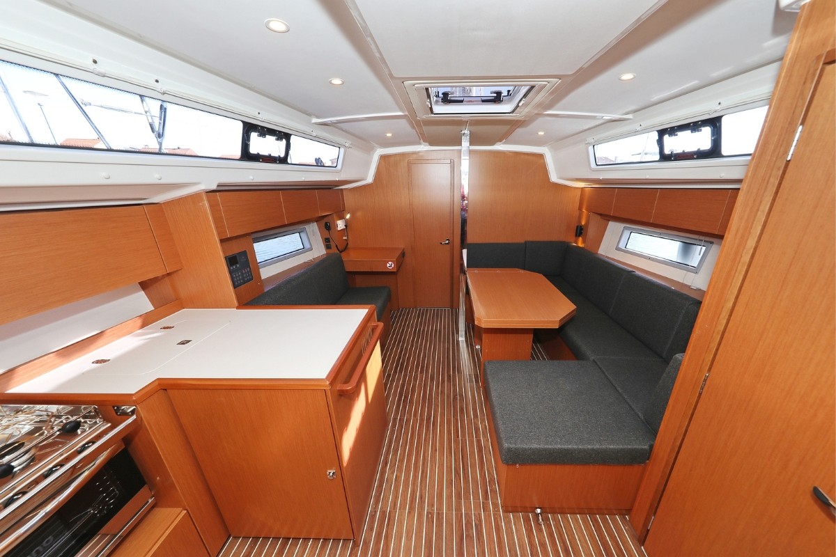 Bavaria C42, Summertime | Noleggio di Yacht Croazia
