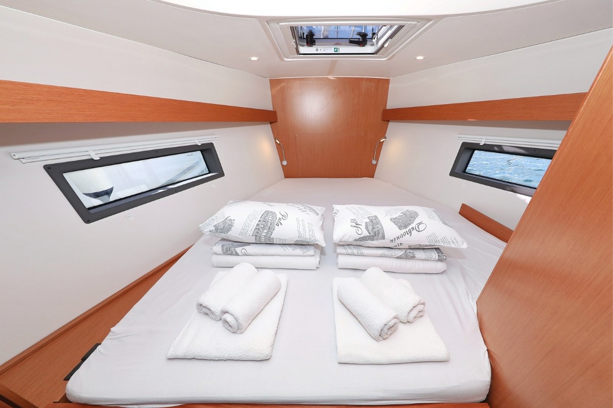 Bavaria C42, Summertime | Noleggio di Yacht Croazia