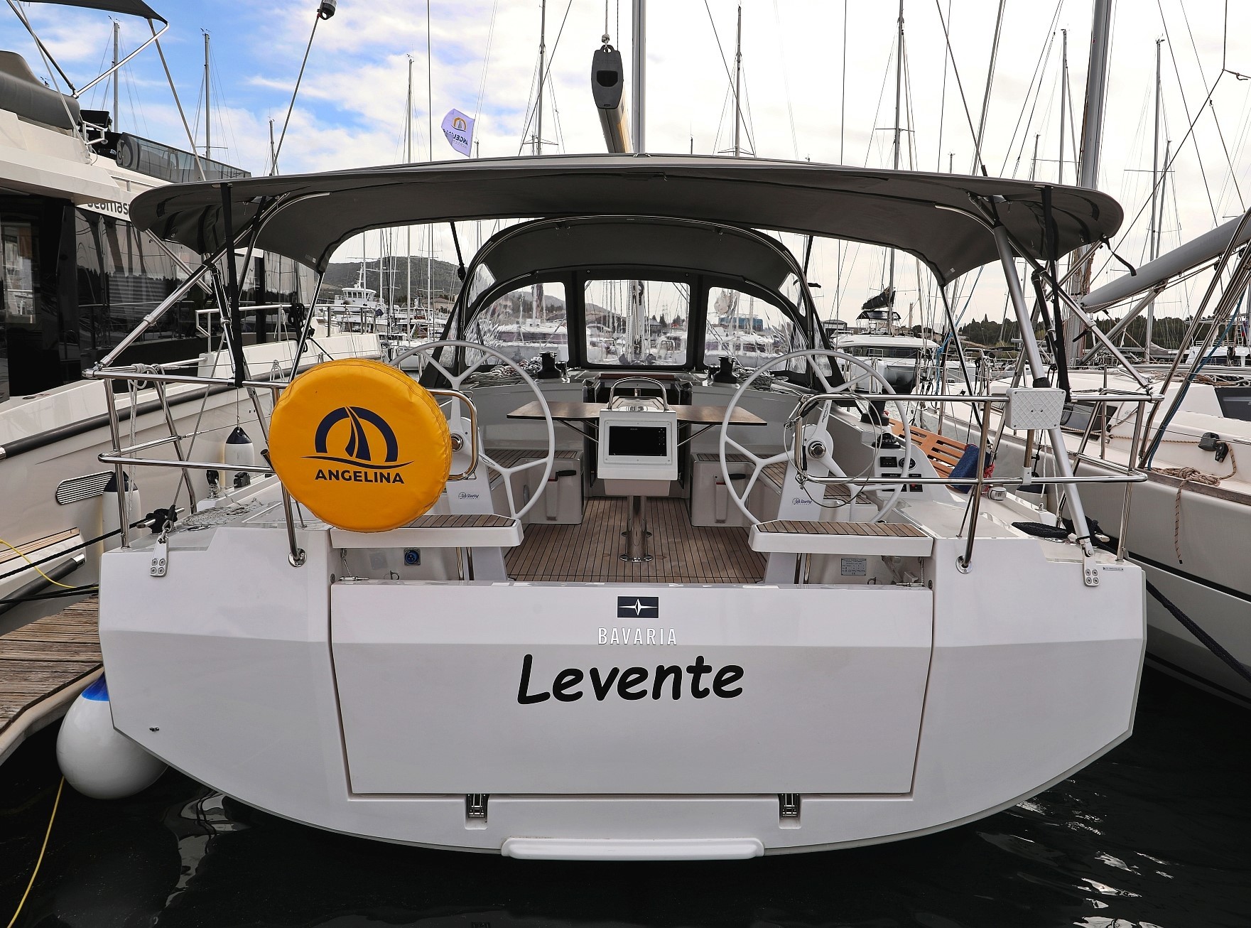 Bavaria C42, Levente | Yachtcharter Kroatien