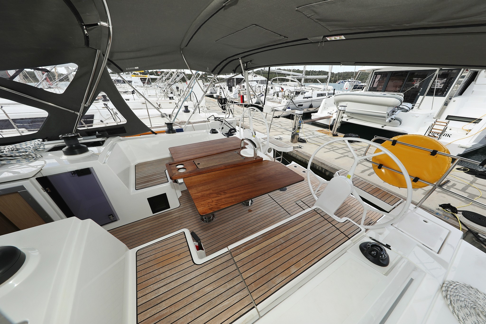 Bavaria C42, Levente | Yachtcharter Kroatien