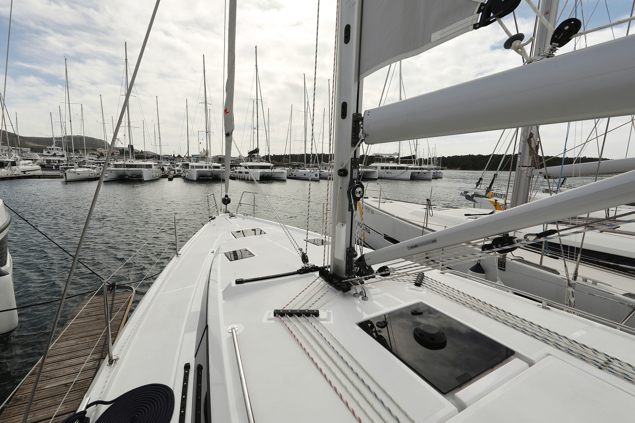 Bavaria C42, Levente | Yachtcharter Kroatien