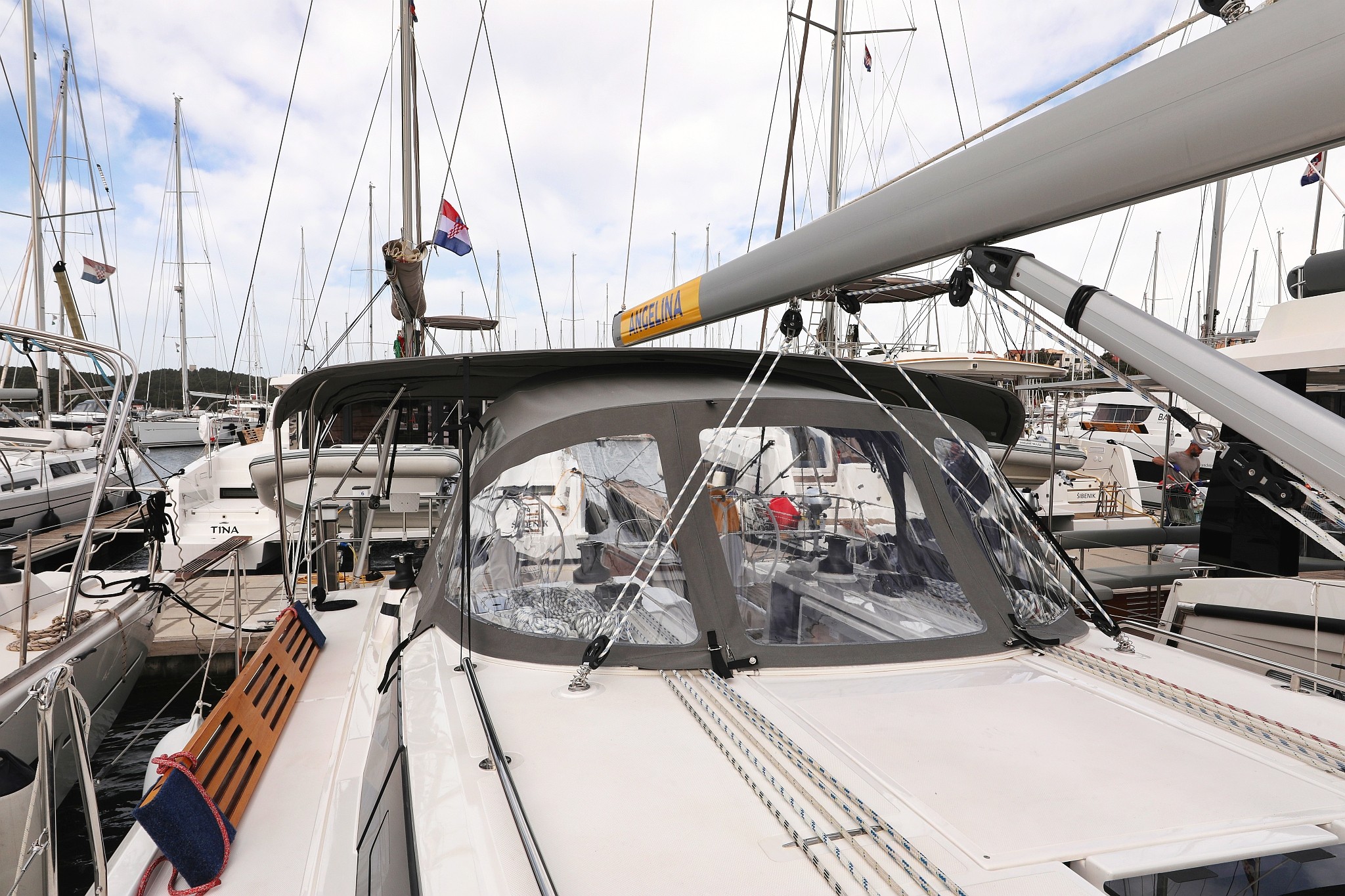 Bavaria C42, Levente | Yachtcharter Kroatien