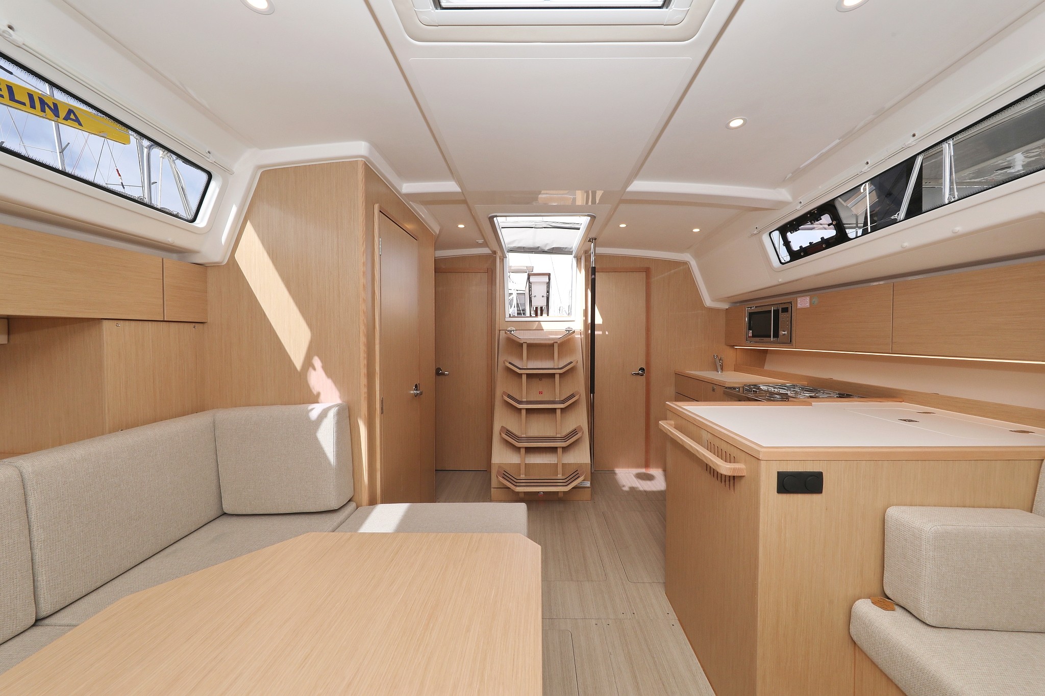 Bavaria C42, Levente | Yachtcharter Kroatien