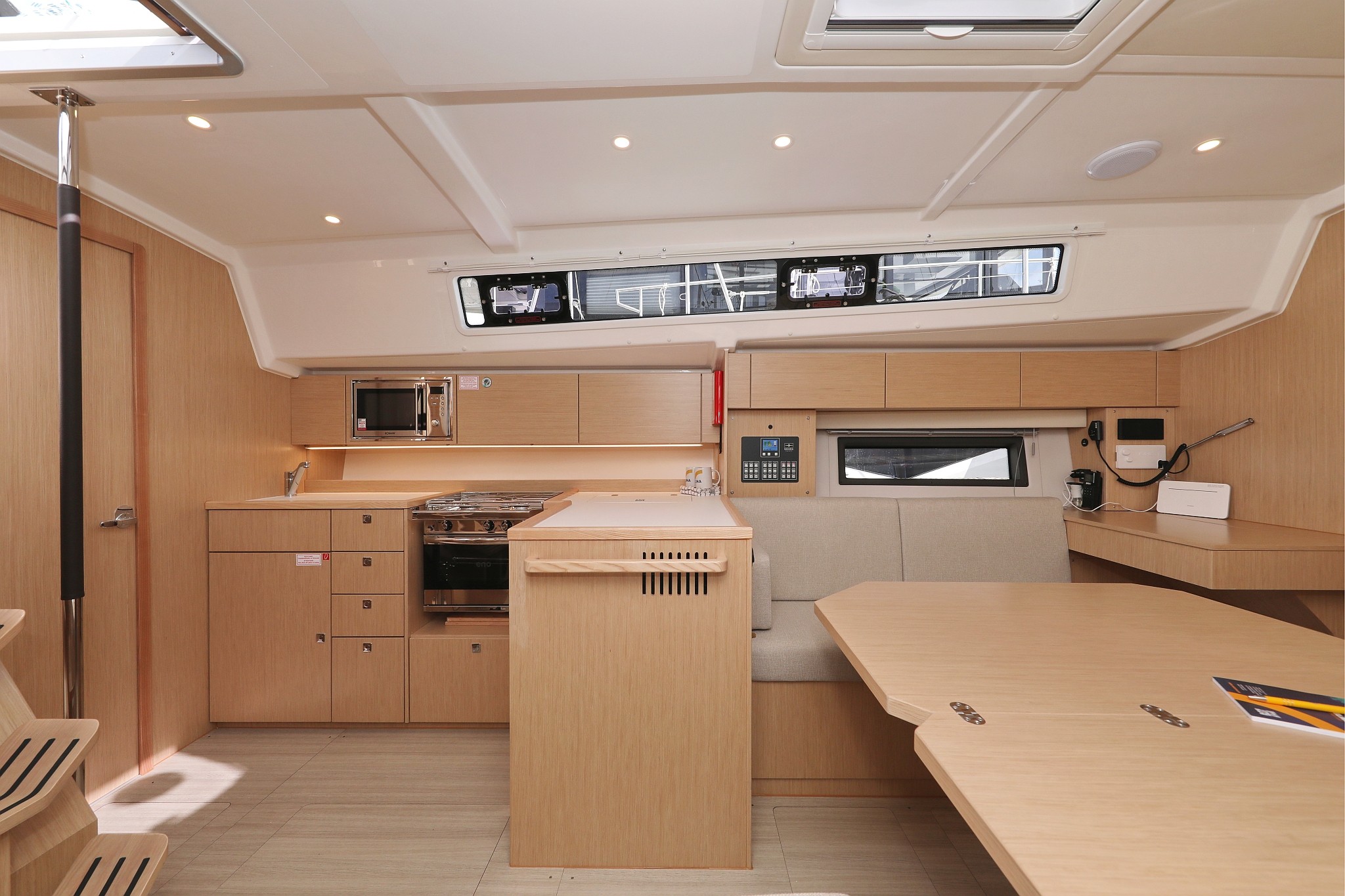 Bavaria C42, Levente | Yachtcharter Kroatien