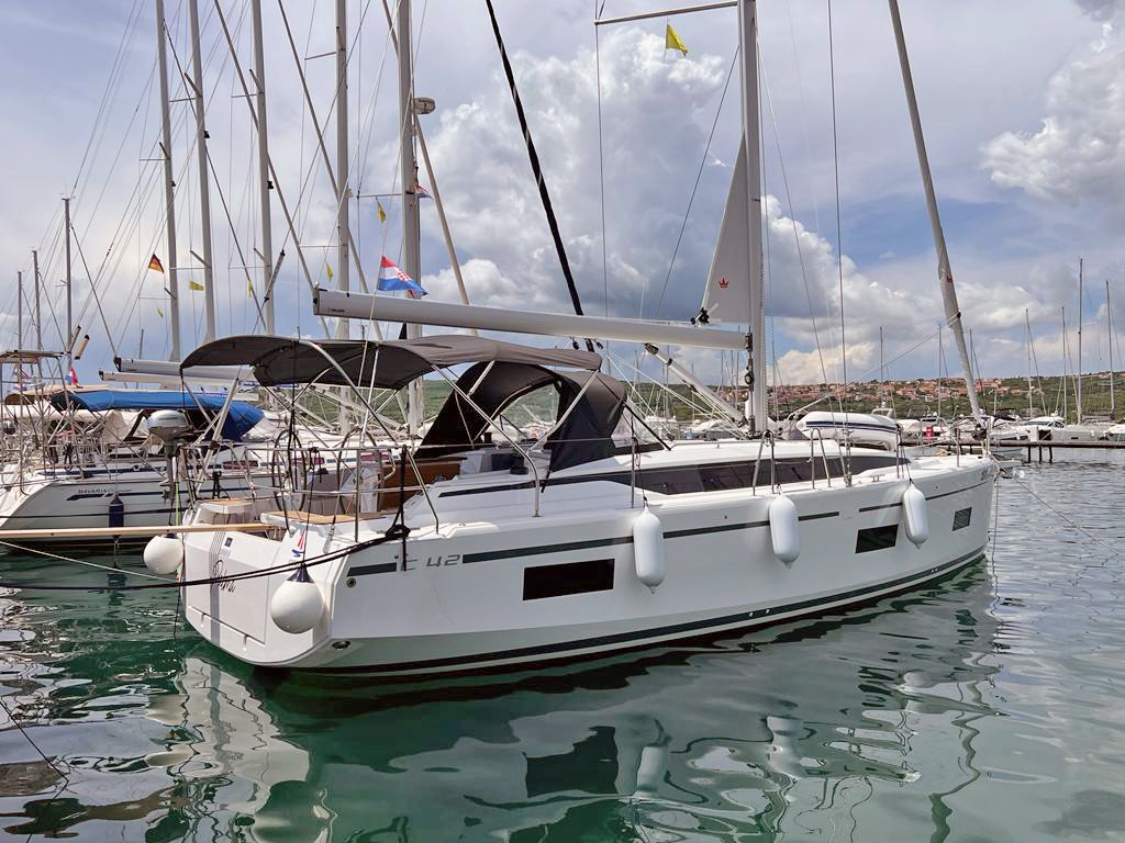 Bavaria C42, Palma | Yachtcharter Kroatien