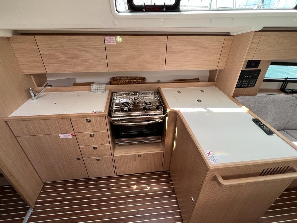 Bavaria C42, Palma | Yachtcharter Kroatien