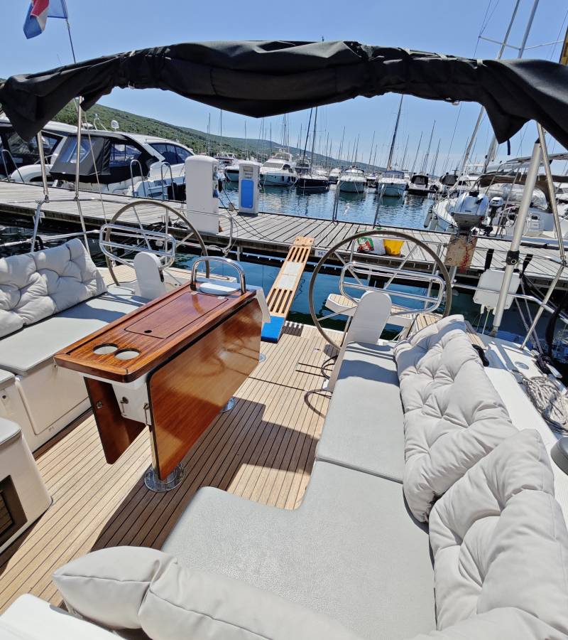 Bavaria C42, Gala | Yacht Charter Croatia
