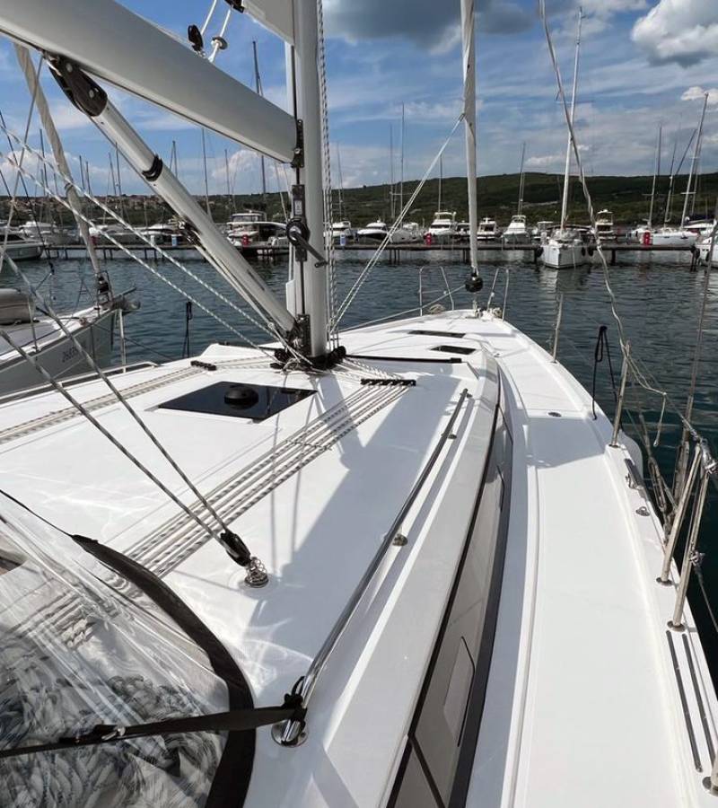Bavaria C42, Gala | Yacht Charter Croatia
