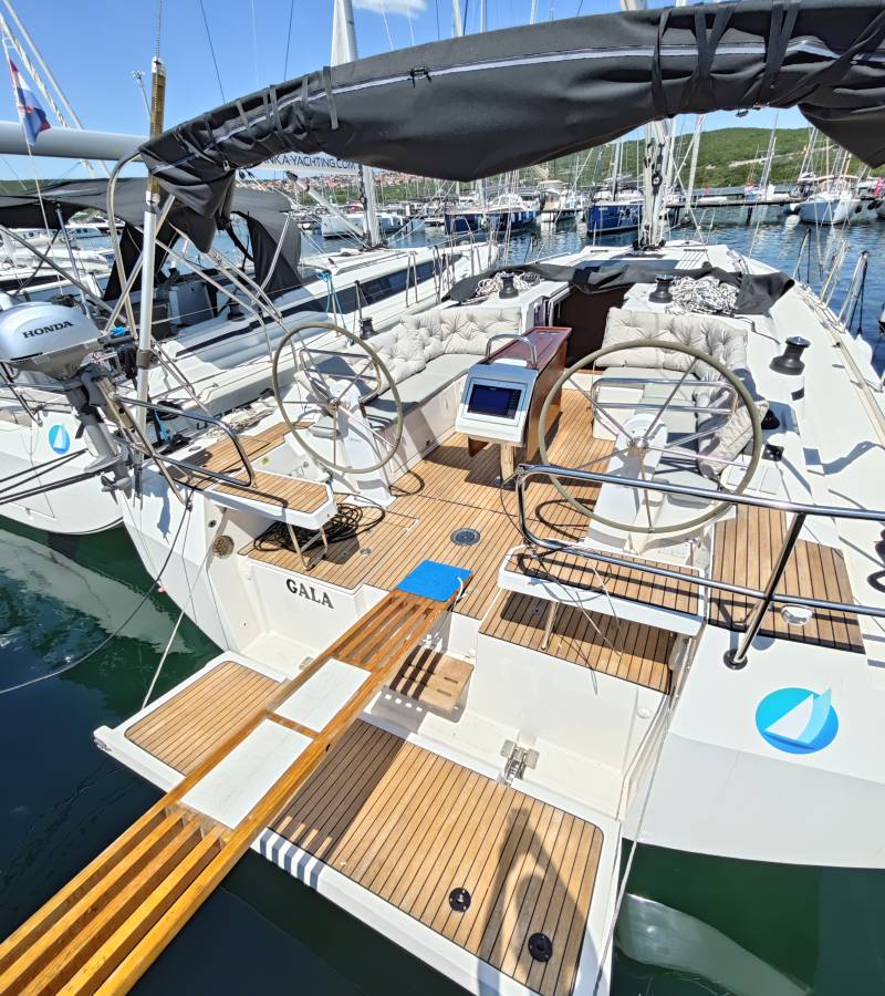 Bavaria C42, Gala | Yacht Charter Croatia