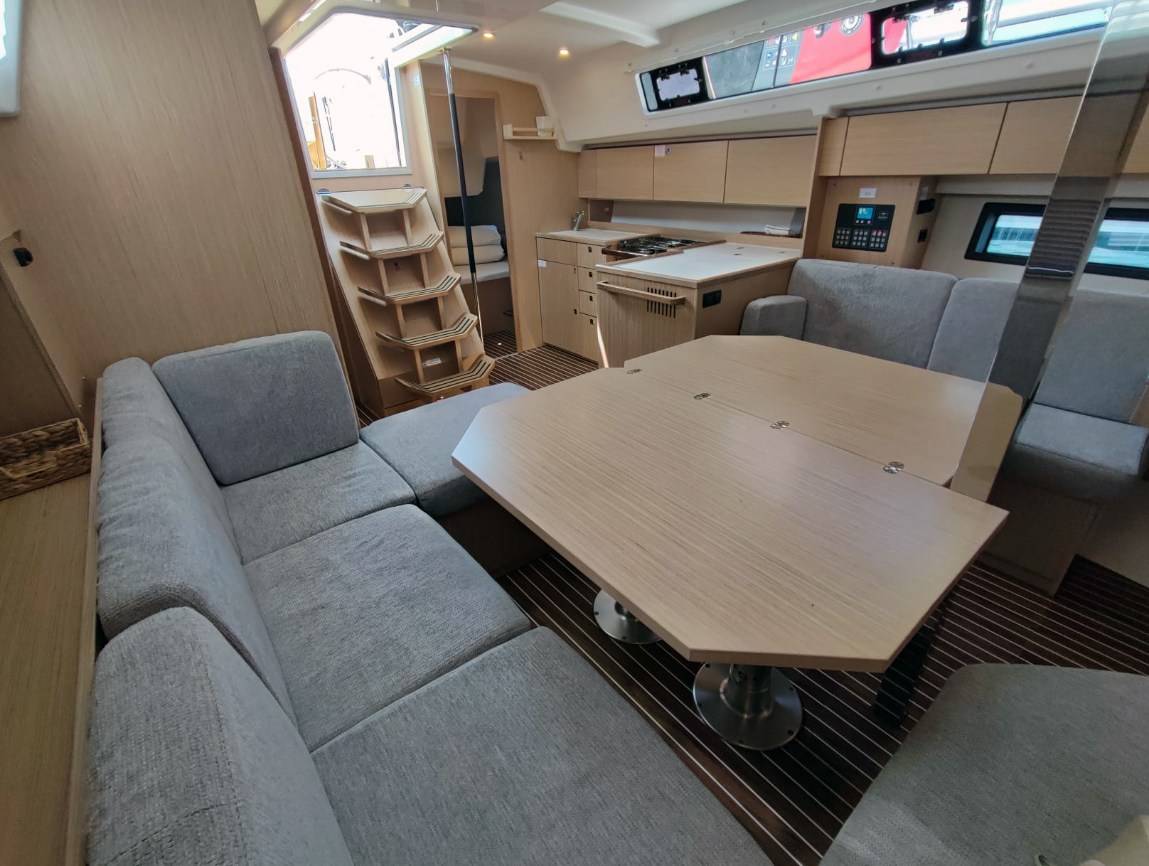 Bavaria C42, Gala | Yacht Charter Croatia