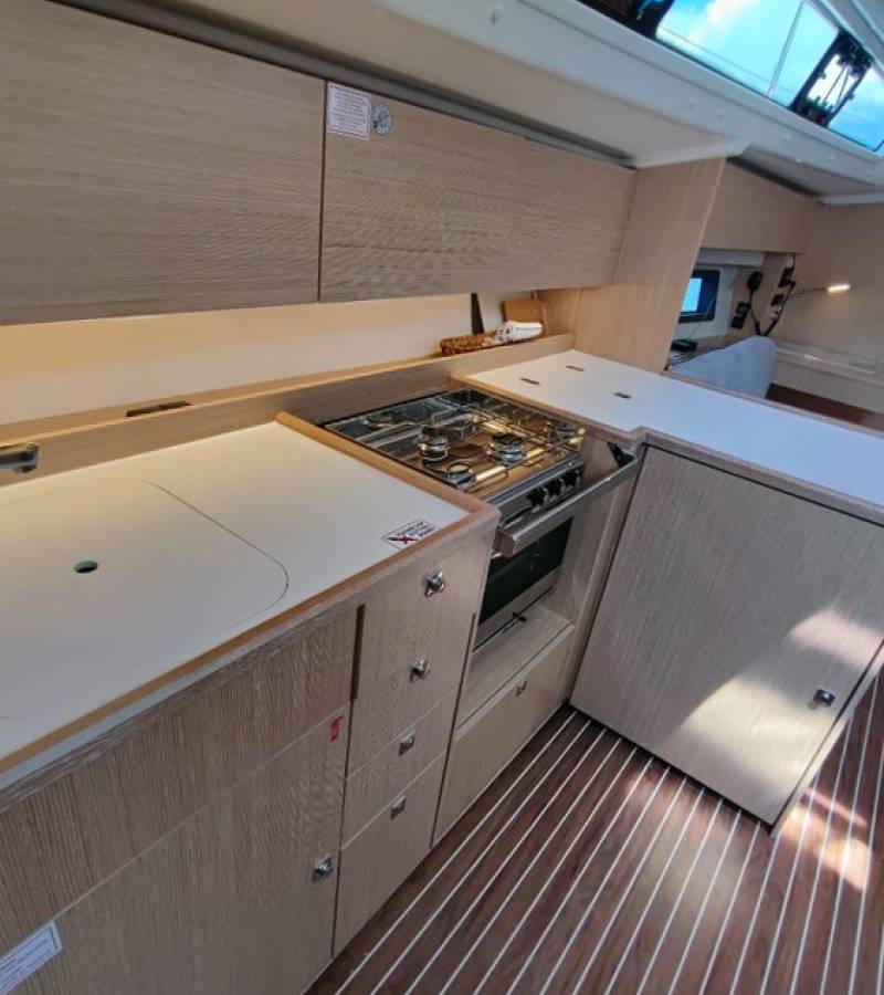 Bavaria C42, Gala | Yacht Charter Croatia