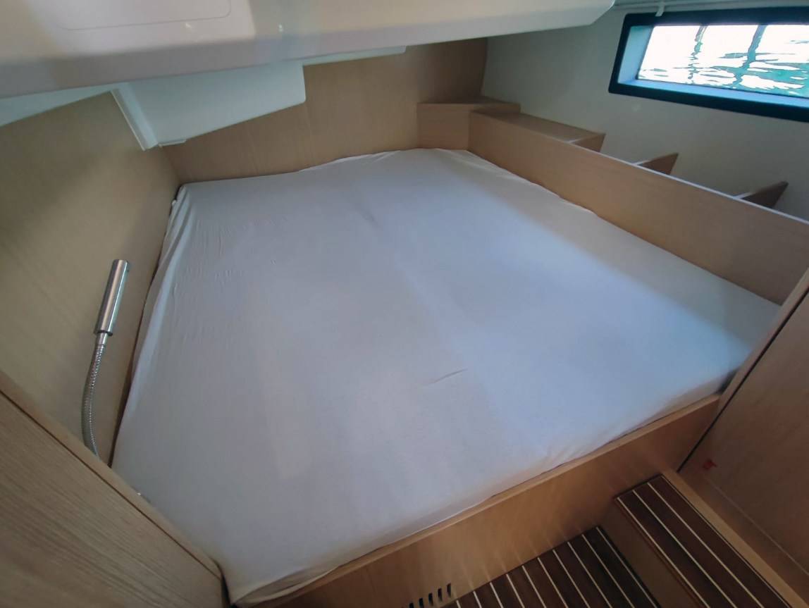 Bavaria C42, Gala | Yacht Charter Croatia