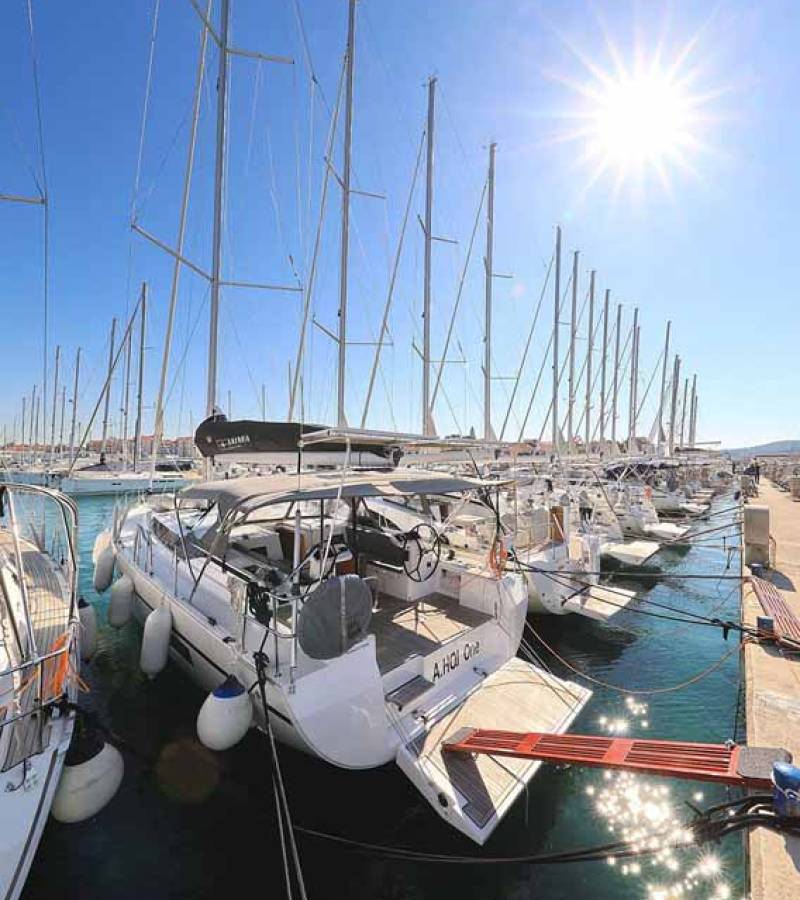Bavaria C45 Holiday, A.HO.I. one | Noleggio di Yacht Croazia