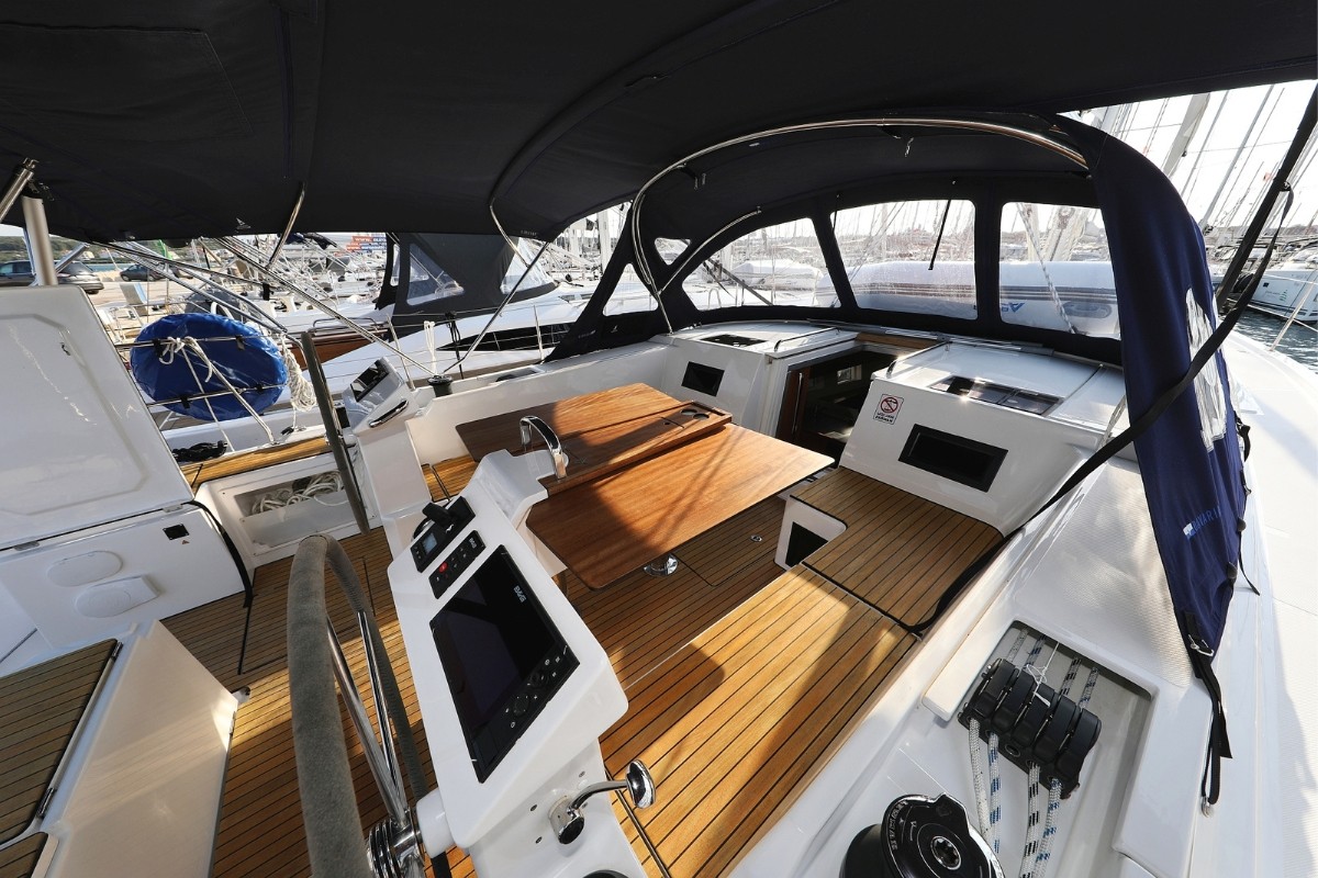 Bavaria C45 Holiday, Bella | Yacht Charter Croatia
