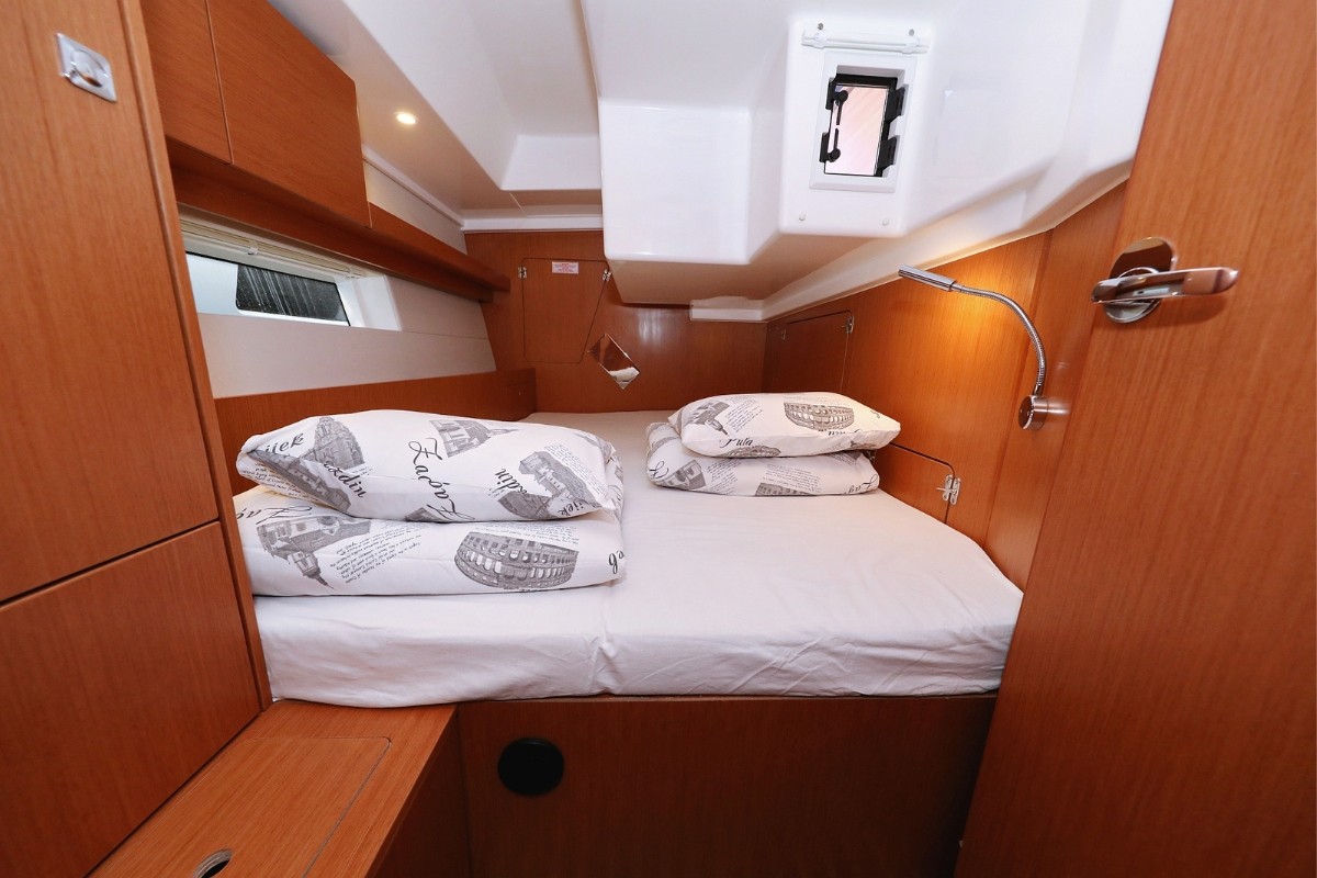 Bavaria C45 Holiday, Bella | Yacht Charter Croatia