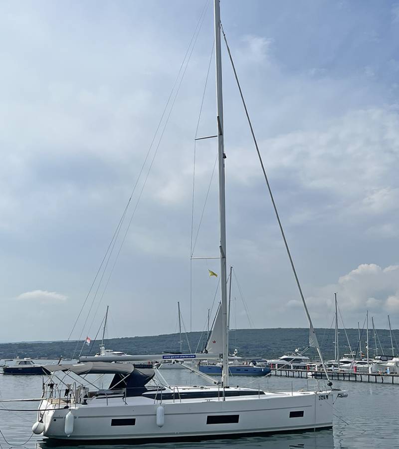Bavaria C45 Style, Sunny | Yacht Charter Croatia