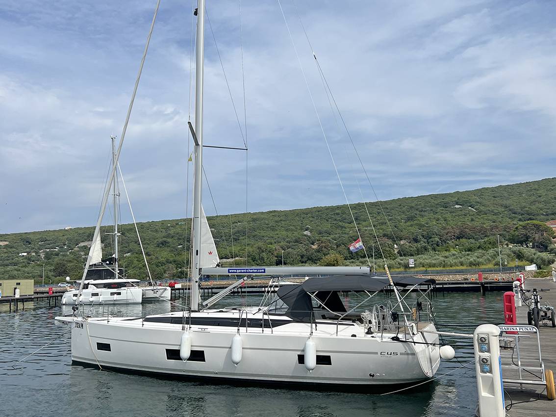 Bavaria C45 Style, Sunny | Yacht Charter Croatia