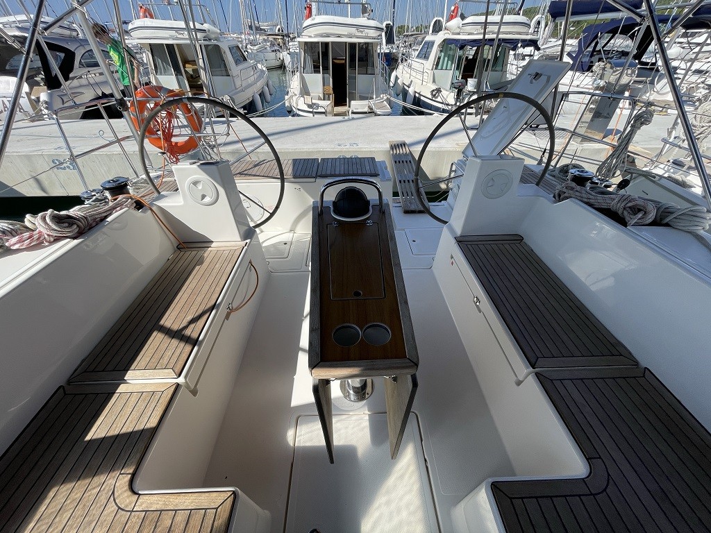 Bavaria C45, Twiggy | Yacht Charter Croatia