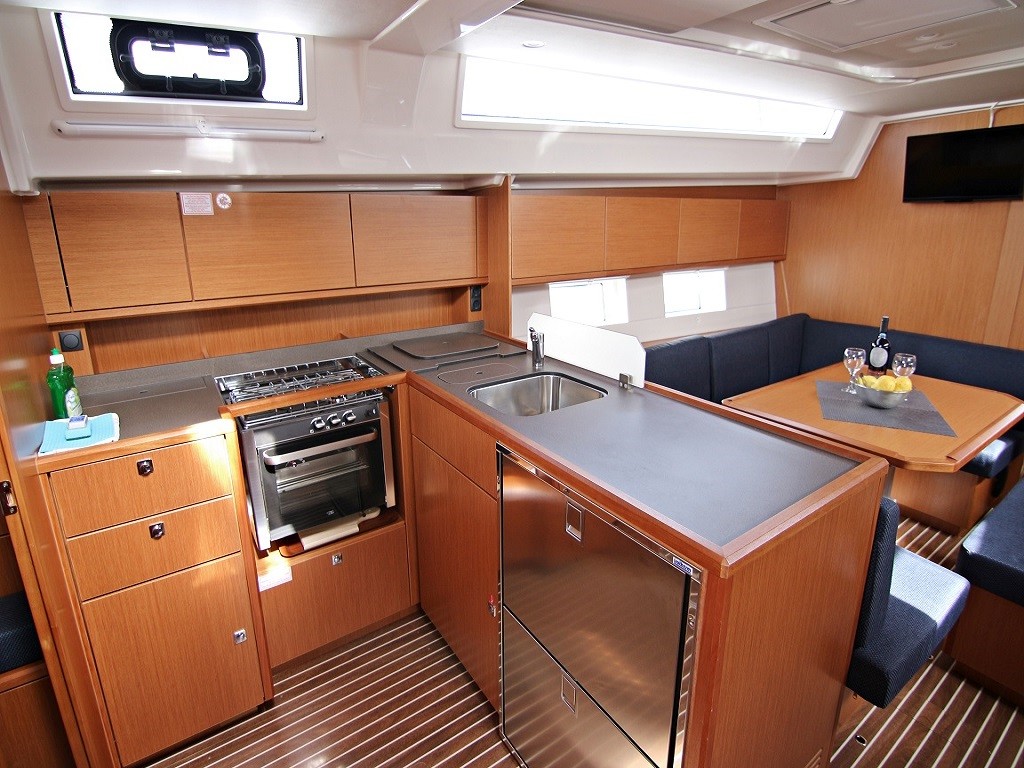 Bavaria C45, Twiggy | Yacht Charter Croatia